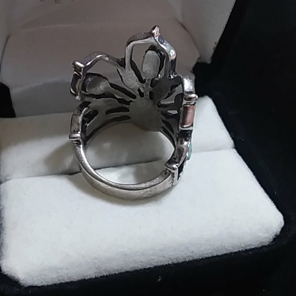 Ring - Picture 2 of 3